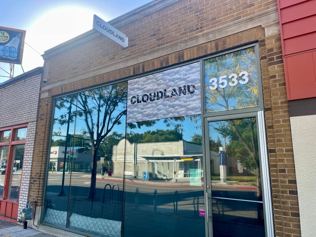 🎸 Cloudland rings in a year on Lake Street