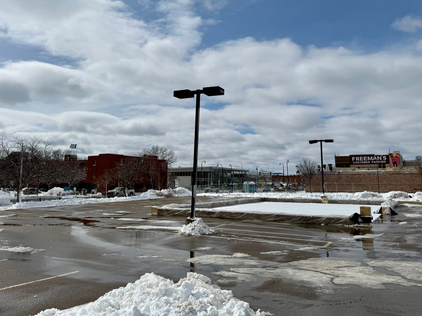 ⛸ Temporary “all-weather” skating rink and sauna coming to the old U.S. Bank site